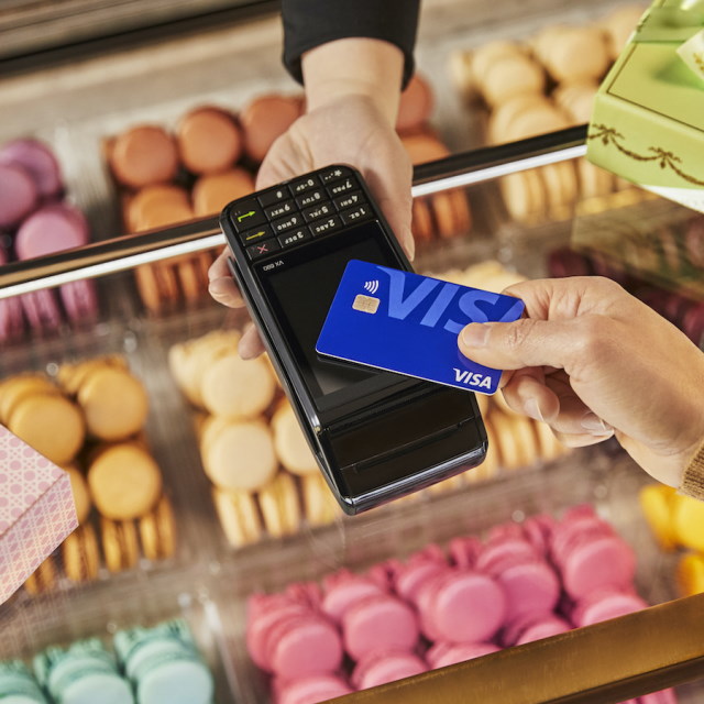 Paying for macaroons with contactless card